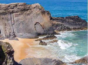 ONDAS E FALÉSIAS EM ALMOGRAVE - PORTUGAL