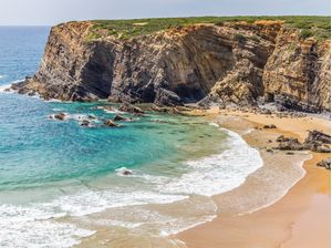 ONDAS E FALÉSIAS EM ZAMBUJEIRA DO MAR - PORTUGAL