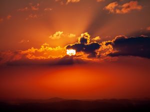PÔR DO SOL ENTRE NUVENS LL