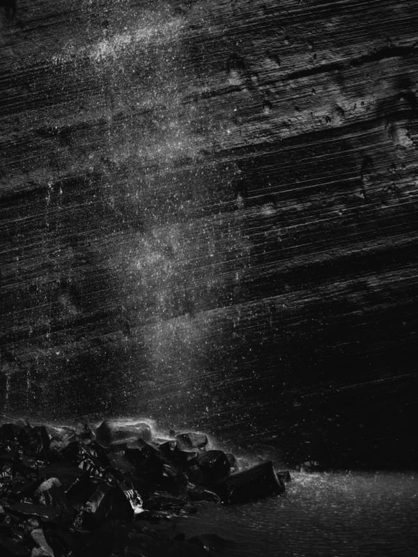WATERFALL DARK MINIMALIST