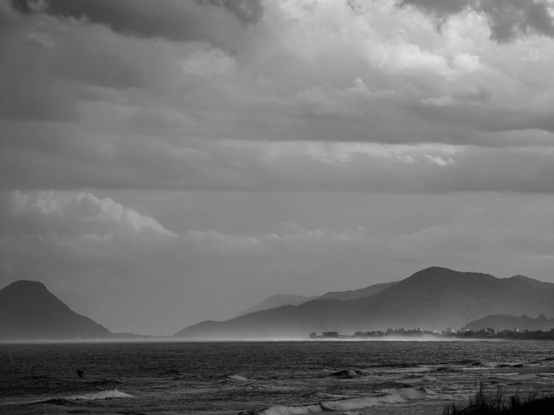 PAISAGEM DE NUVENS E PRAIA DE JOAQUINA - FLORIPA