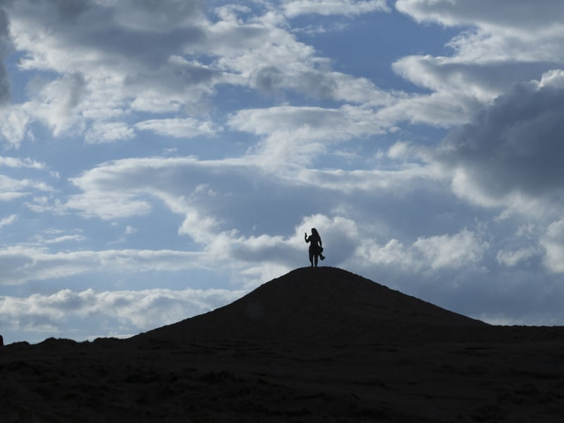 SILHUETAS E NUVENS