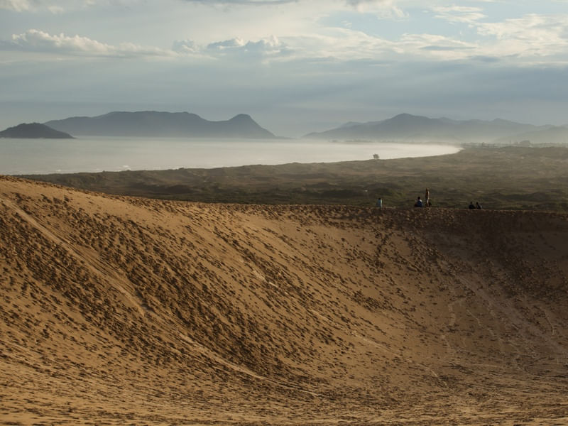 AS DUNAS DA LAGOA DA CONCEIÇÃO E A PRAIA DE JOAQUINA