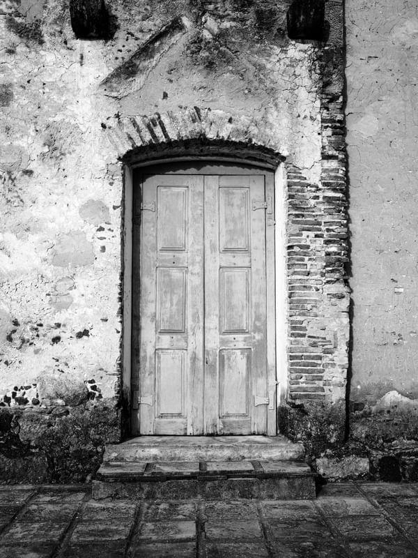PORTA DE IGREJA ANTIGA II P&B
