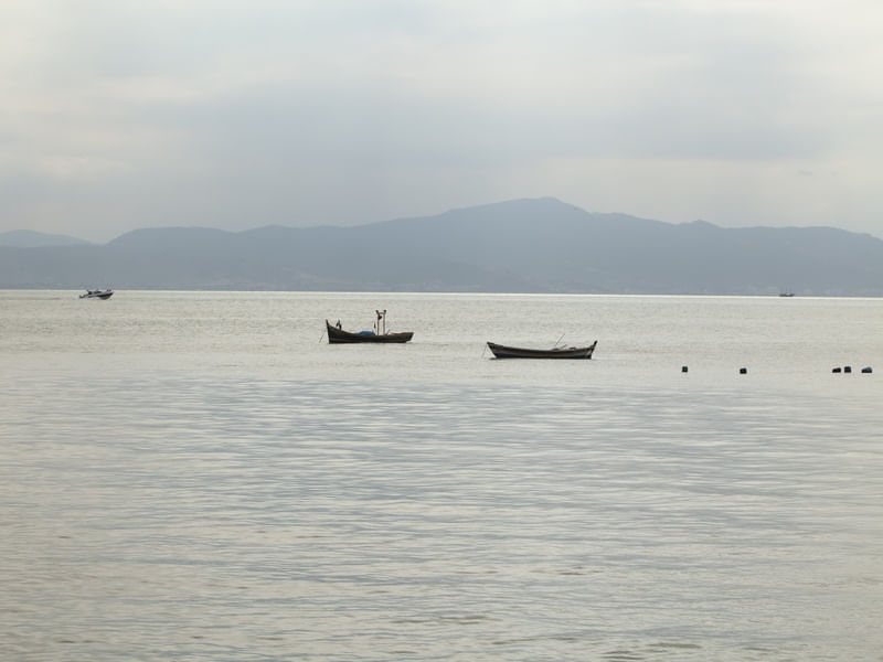 DOIS BARCOS NO MAR