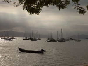 BARCOS NA PRAIA DE SANTO ANTONIO DE LISBOA - FLORIPA