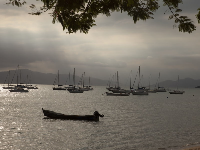 BARCOS NA PRAIA DE SANTO ANTONIO DE LISBOA - FLORIPA