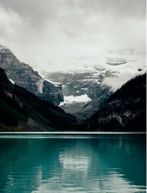LAKE LOUISE - CANADIAN ROCKY MOUNTAINS