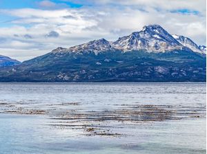 MONTANHA COM NEVE E CANAL DE BEAGEL