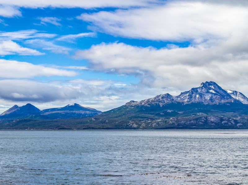 CANAL DE BEAGLE COM MONTANHAS NEVADAS