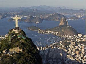 RIO DE JANEIRO - VOANDO SOBRE O CRISTO REDENTOR COLORIDO