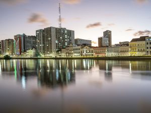 REFLEXO DA RUA DA AURORA NO CAPIBARIBE