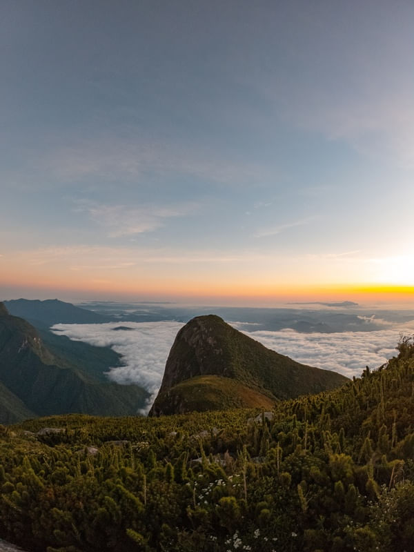 NO ALTO DAS MONTANHAS