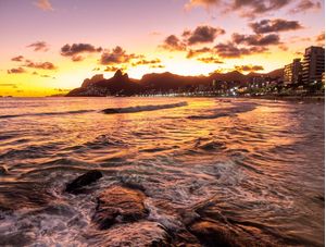 PÔR DO SOL NO ARPOADOR SOBRE O MAR