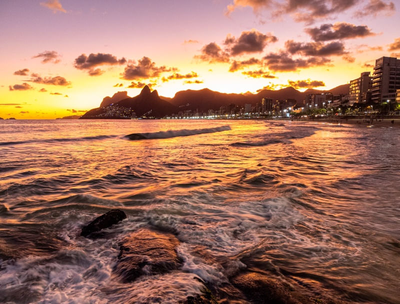 PÔR DO SOL NO ARPOADOR SOBRE O MAR