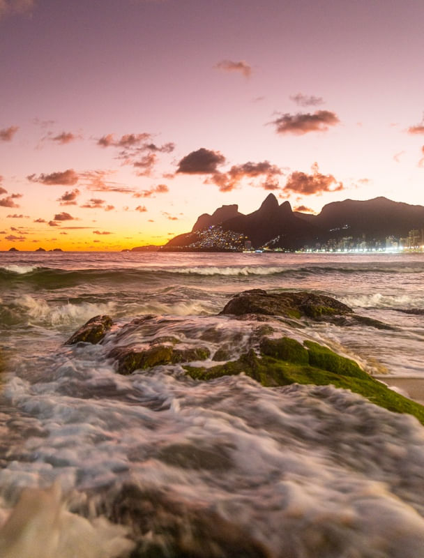 O MAR E O PÔR DO SOL