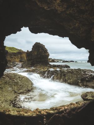 POR DENTRO DA CAVERNA