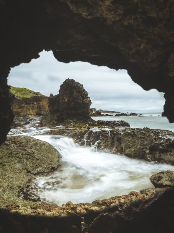 POR DENTRO DA CAVERNA