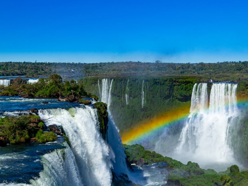 UM ARCO-ÍRIS NAS CATARATAS DE FOZ DO IGUAÇU
