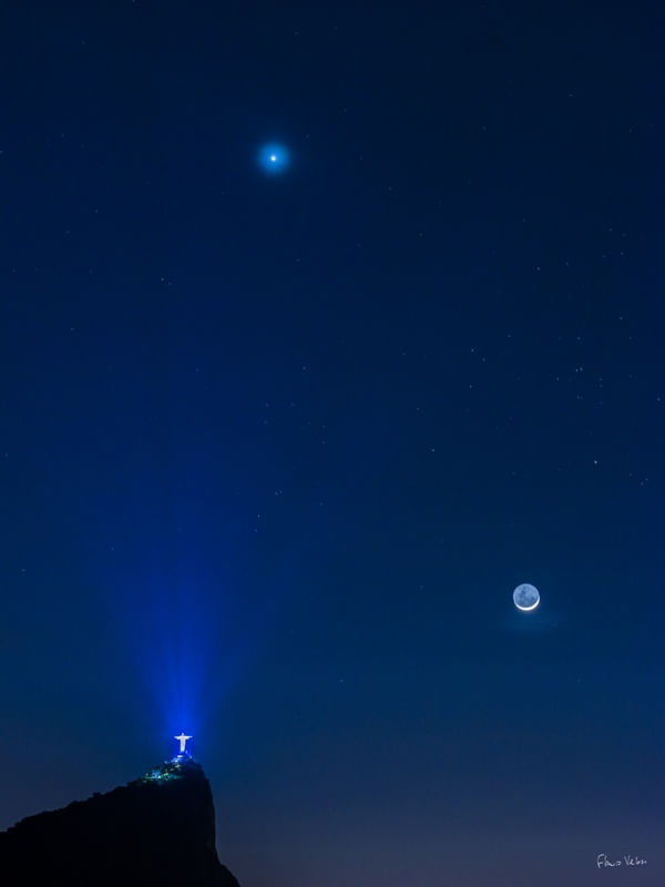 VÊNUS, TOURO E LUA PAIRANDO SOBRE O CORCOVADO, RIO DE JANEIRO