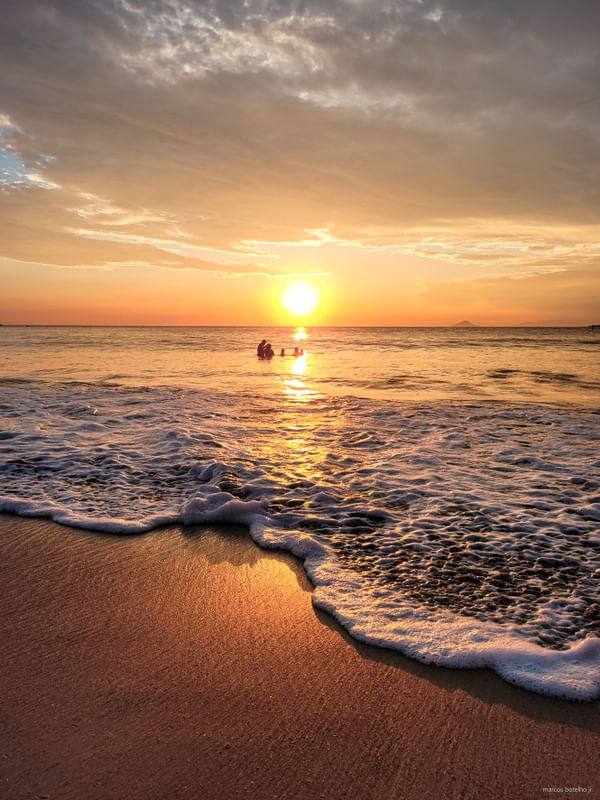 POR DO SOL SOBRE A ONDA