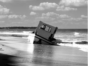 BARCO À BEIRA MAR