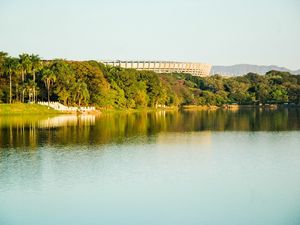 PAISAGEM MINERÃO E LAGOA PAMPULHA BH