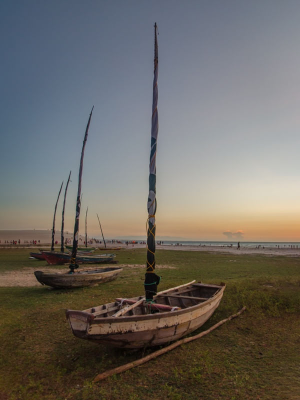 AGROUND BOATS