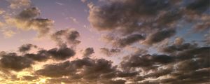 CÉU COM NUVENS ESCURAS