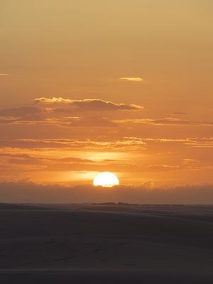 PÔR DO SOL NOS LENÇÓIS II
