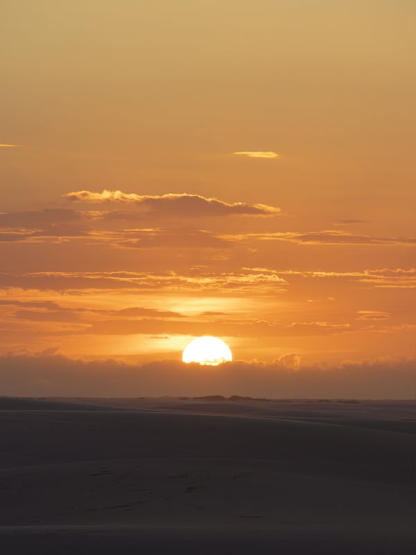 PÔR DO SOL NOS LENÇÓIS II