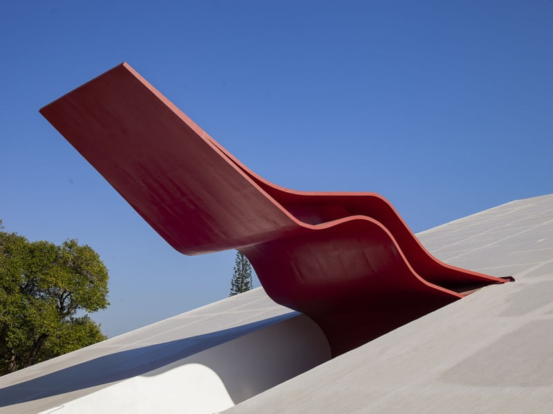 ESCULTURA VERMELHA 0278