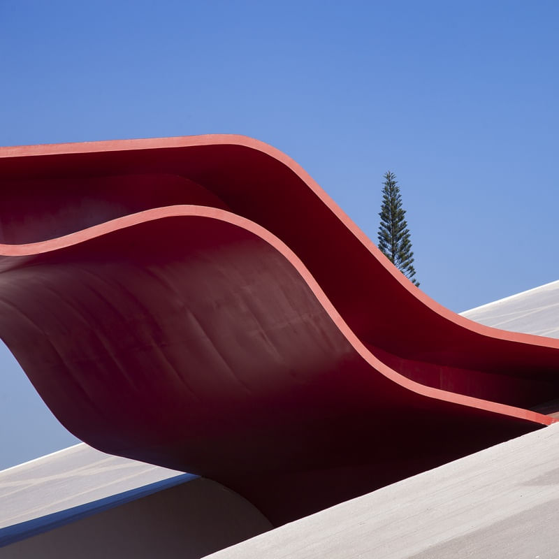 ESCULTURA VERMELHA 0276