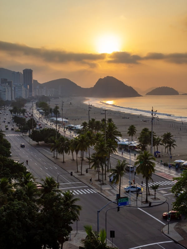 AMANHECER NA PRAIA DE COPACABANA