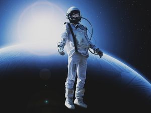ASTRONAUTA PERDIDO NO ESPAÇO