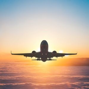 AVIÃO CÉU POR DO SOL