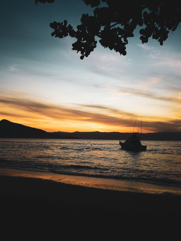 EMBARCAÇÃO - POR DO SOL