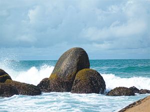 ONDAS E PEDRAS