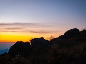 PEDRAS NO ALTO MONTANHA
