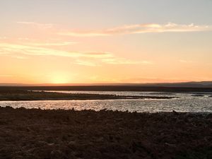 LAGOA DE SAL NO PÔR DO SOL- ATACAMA