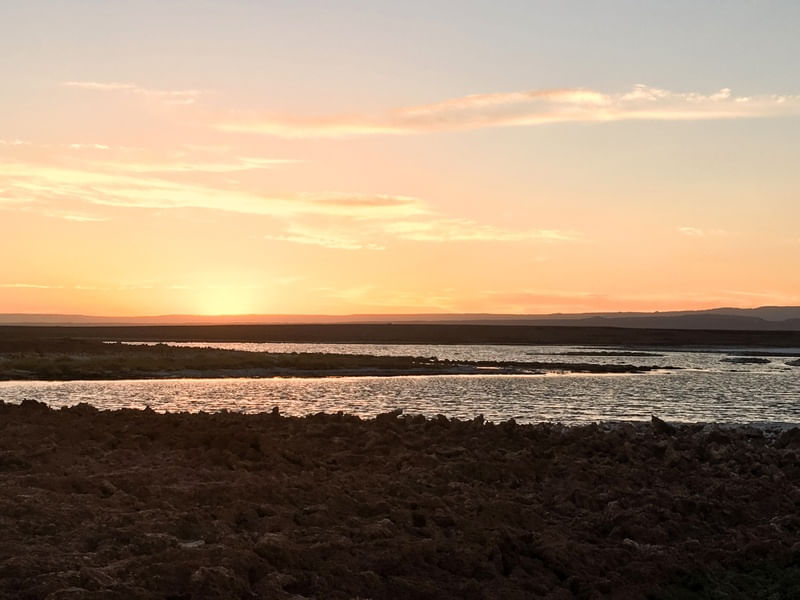 LAGOA DE SAL NO PÔR DO SOL- ATACAMA