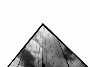 PIRÂMIDE DE VIDRO CÉU