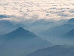 NUVEM E MONTANHAS