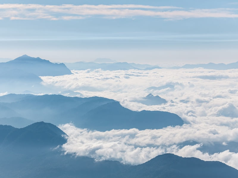 MONTANHAS COBERTAS POR NUVENS