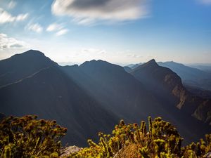 LUZ SOBRE AS MONTANHAS