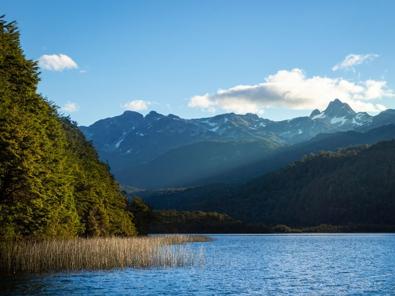 O LAGO DAS BELAS MONTANHAS