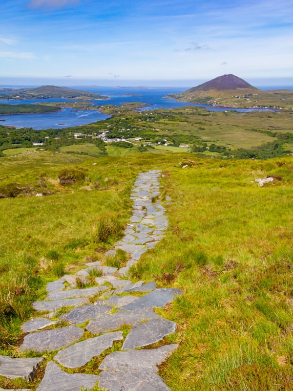 TRILHA NA BAÍA DE BALLYNAKILL EM LETTERFRACK - IRLANDA