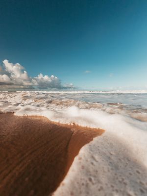 PERTO DO MAR COM ESPUMA