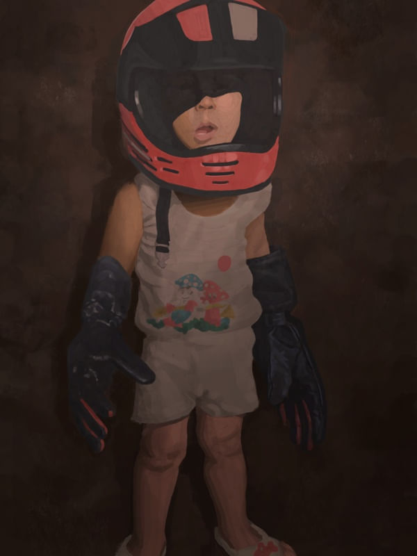 MENINO DE CAPACETE