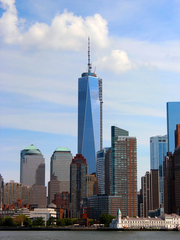NY ONE WORLD TRADE CENTER SKYLINE